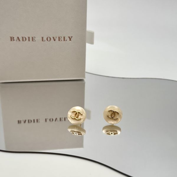 Chanel白玉圓形耳環 