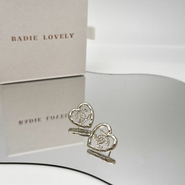 Chanel菱格愛心水鑽耳環 