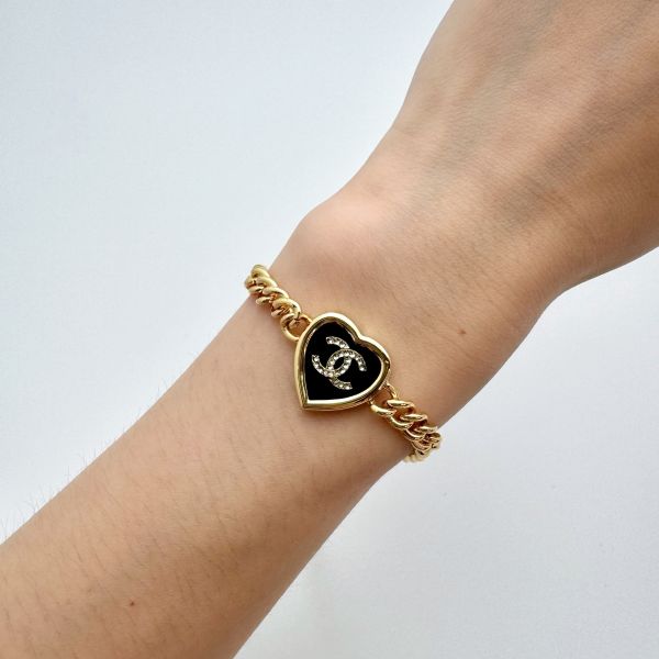 Chanel黑金愛心手鍊 