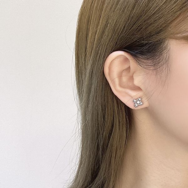 LV銀色點鑽耳針 