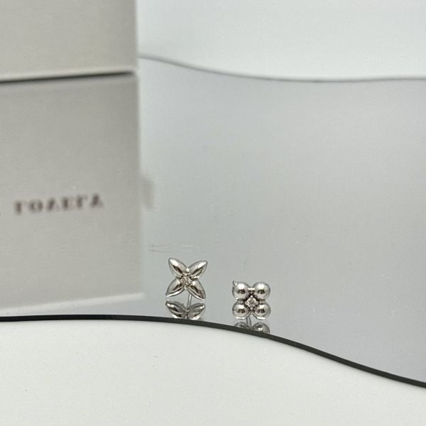 LV銀色點鑽耳針 