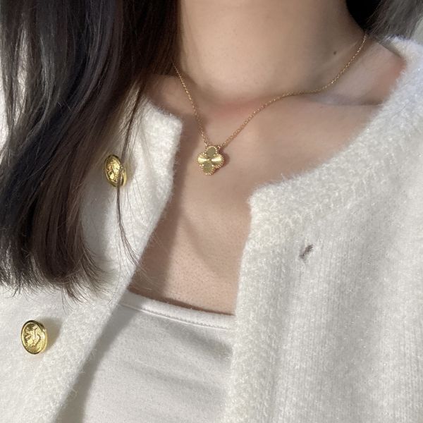 金色鑲鑽幸運草項鍊 