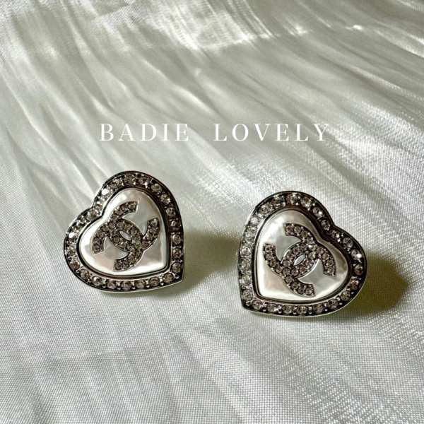 Chanel白銀水鑽愛心耳環 Badielovely