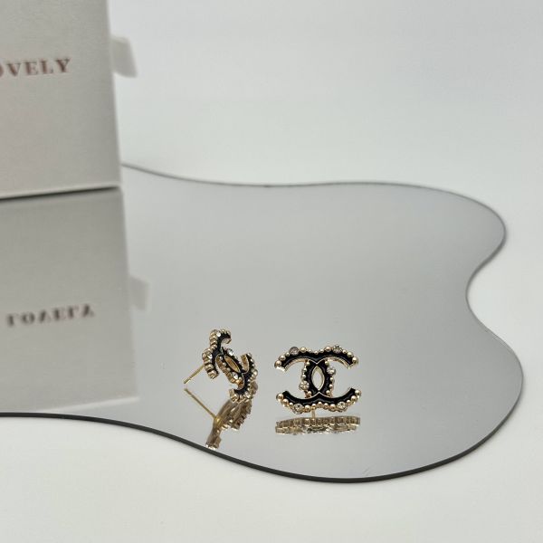 Chanel黑色點睛水鑽耳環 