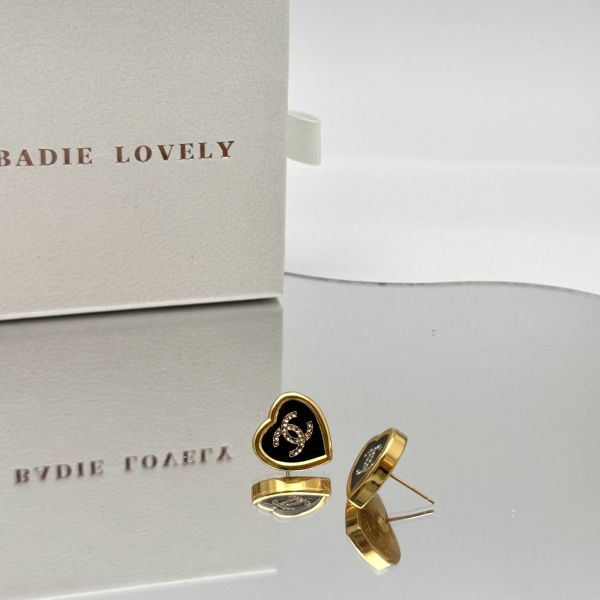 Chanel黑金琺瑯愛心耳環 