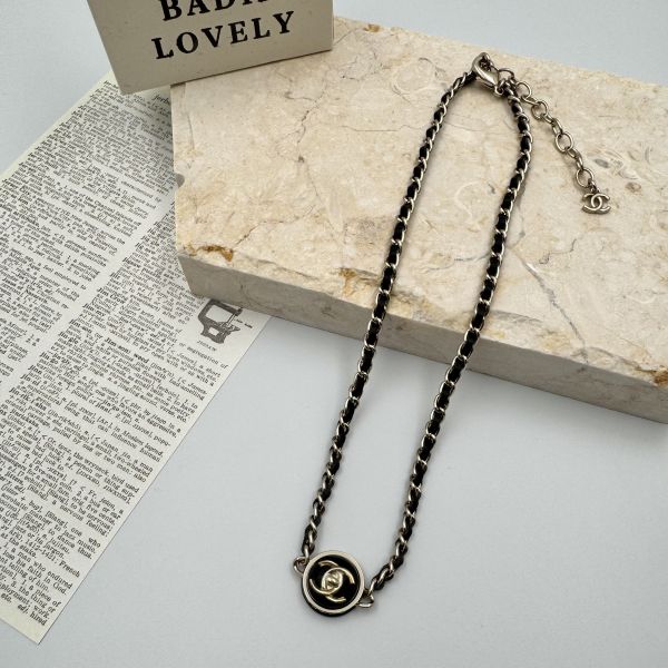 Chanel Vintage鈕扣黑金皮穿頸鏈 
