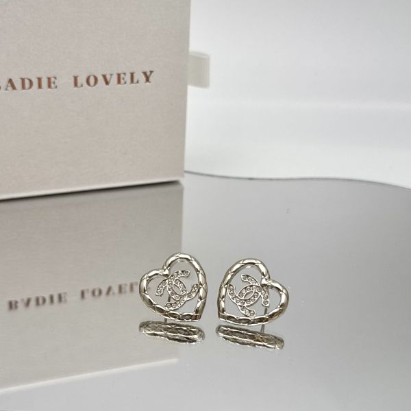 Chanel菱格愛心水鑽耳環 