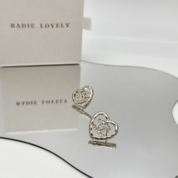 Chanel菱格愛心水鑽耳環 