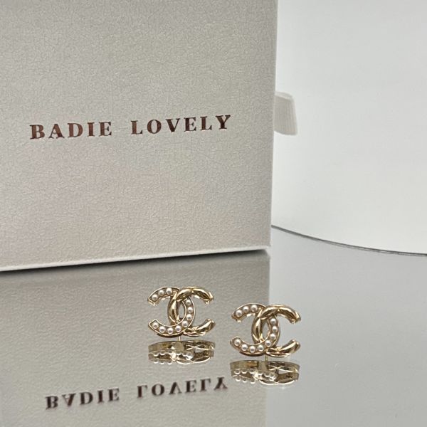 Chanel金色菱格珍珠耳環 