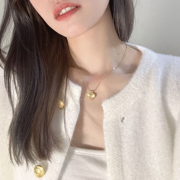 金色鑲鑽幸運草項鍊 