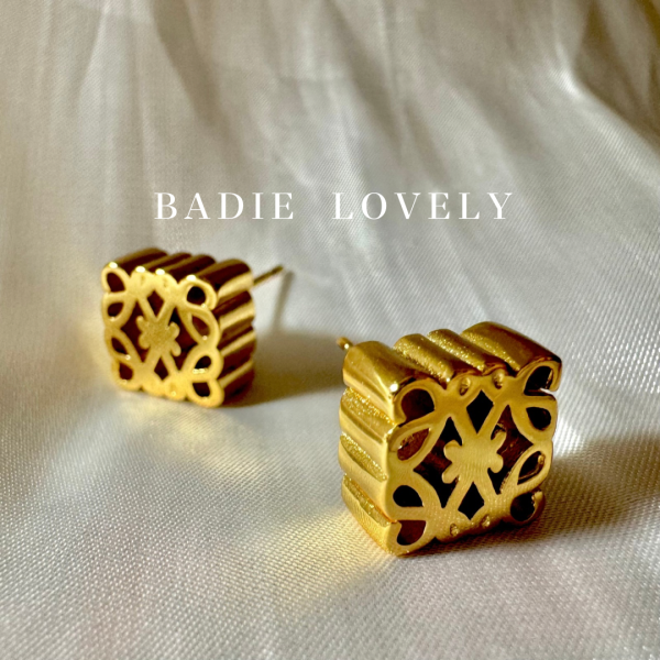 Loewe金色耳環 Badielovely