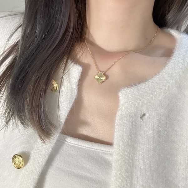 金色鑲鑽幸運草項鍊 