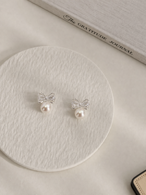 蝴蝶結鑲鑽珍珠耳環 
