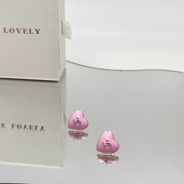 Chanel粉色愛心耳環 
