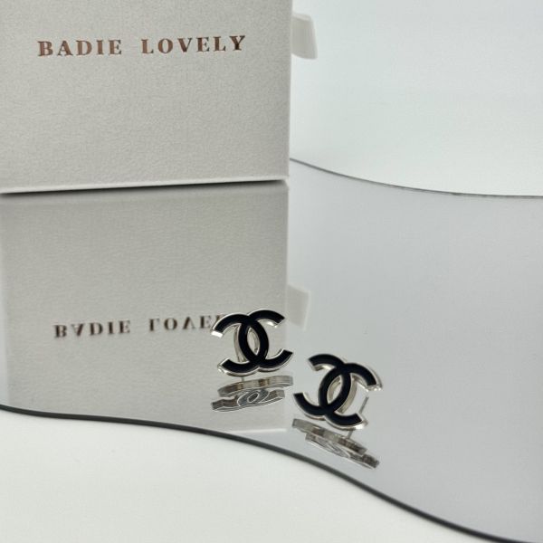 Chanel黑色銀邊耳環 