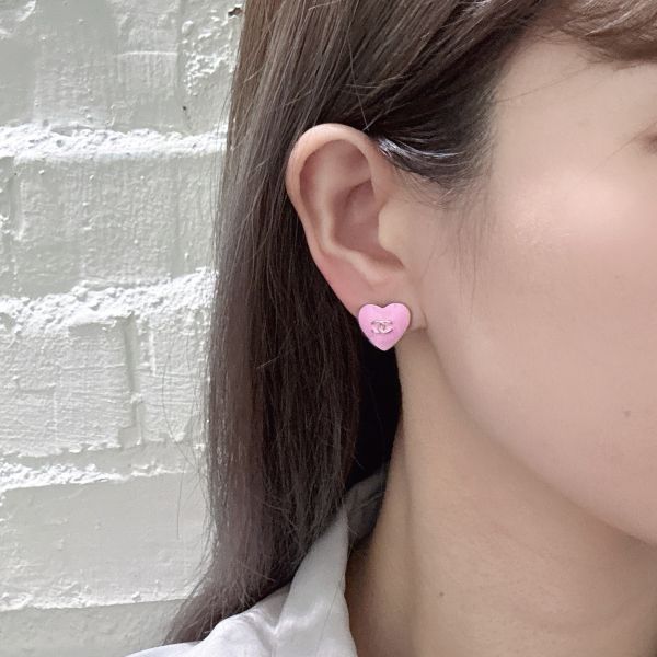 Chanel粉色愛心耳環 