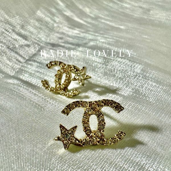 Chanel金色星鑽不對稱耳環 
