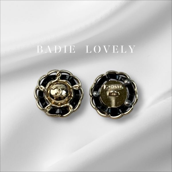 Chanel 皮穿耳環 