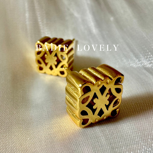 Loewe金色耳環 Badielovely