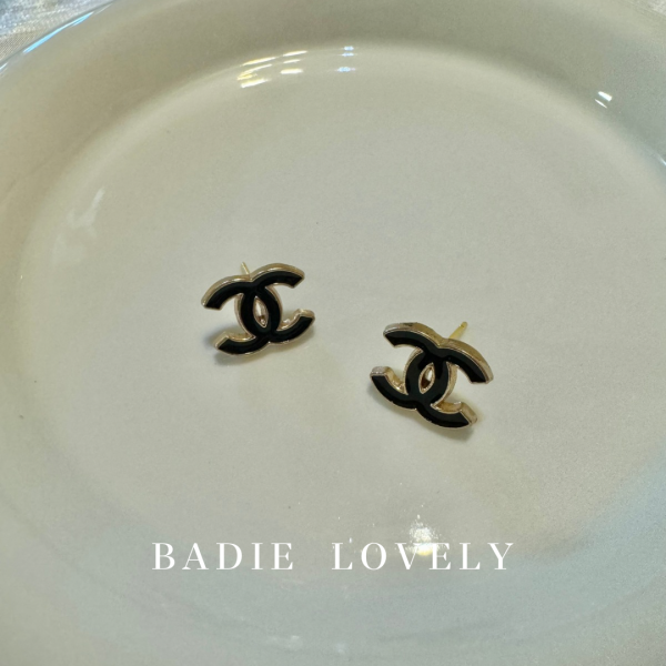 Chanel 黑色金邊logo耳環 