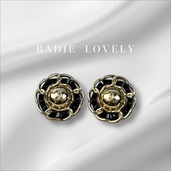 Chanel 皮穿耳環 