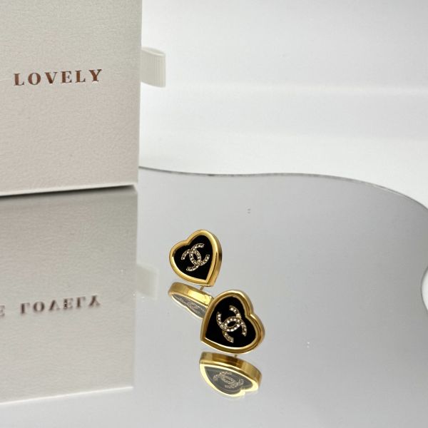 Chanel黑金琺瑯愛心耳環 