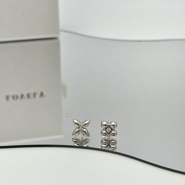 LV銀色點鑽耳針 