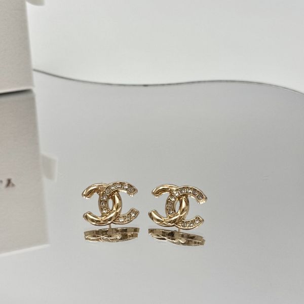 Chanel金色水鑽菱格耳環 
