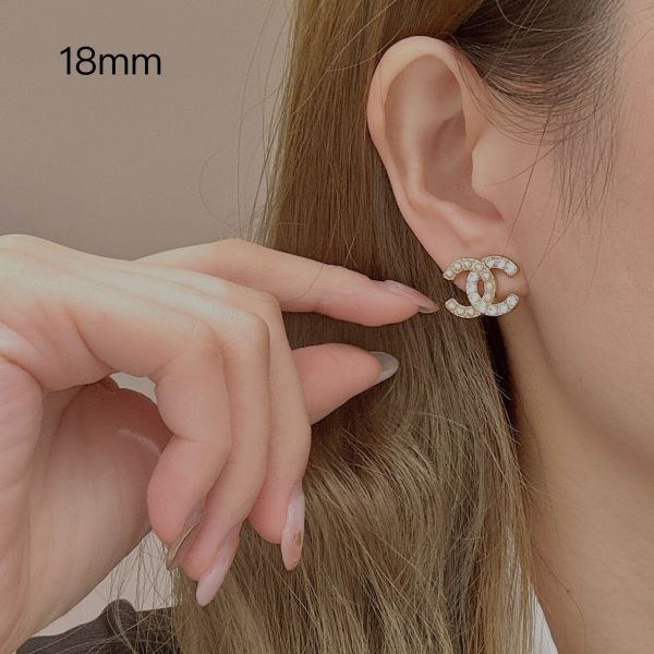 Chanel金色水鑽珍珠耳環 