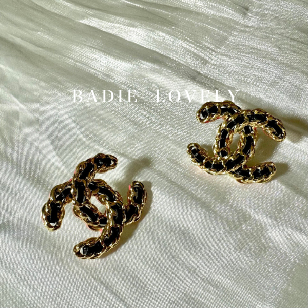 Chanel黑金粉邊皮穿耳環 Badielovely