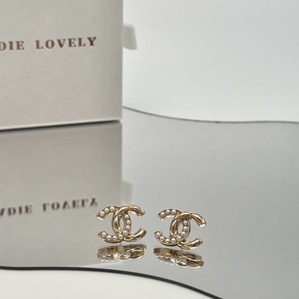Chanel金色菱格珍珠耳環 