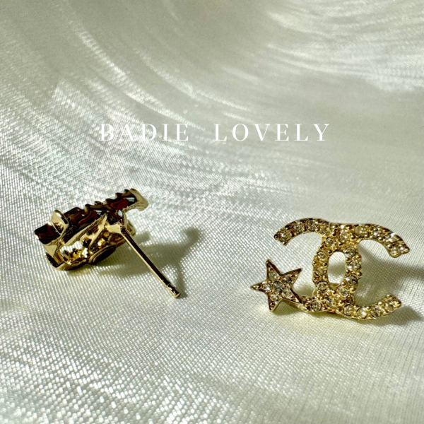 Chanel金色星鑽不對稱耳環 