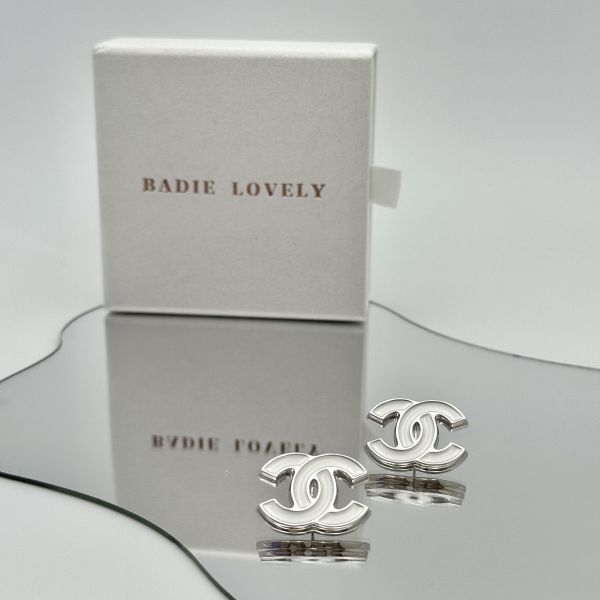 Chanel白銀琺瑯耳環 