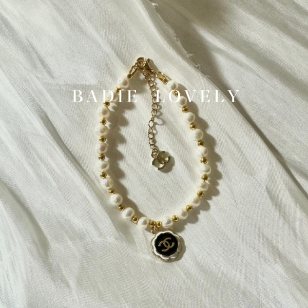 Chanel 黑色山茶花天然珍珠手鍊 Chanel 黑色山茶花天然珍珠手鍊