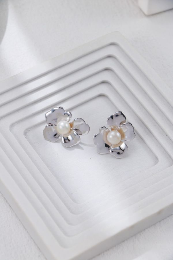 Bloom 盛放之花耳環 立體花瓣耳環、珍珠耳環、雕刻飾品、輕奢品牌耳環、Bloom耳環、花朵耳環推薦、Badie Lovely飾品推薦