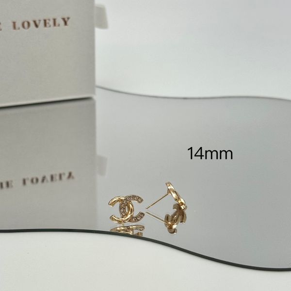 Chanel金色水鑽菱格耳環 