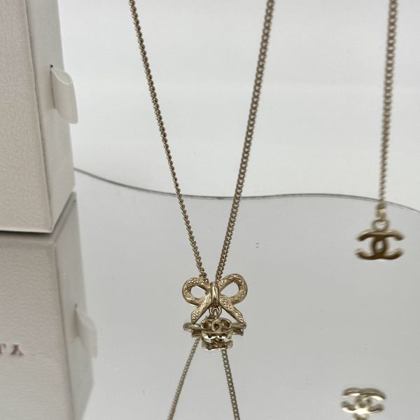 Chanel淡金蝴蝶結項鍊 