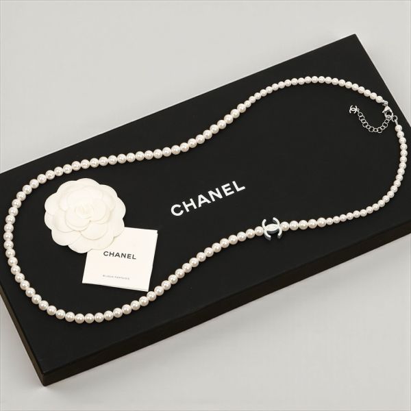 Chanel雪白珍珠毛衣鏈 