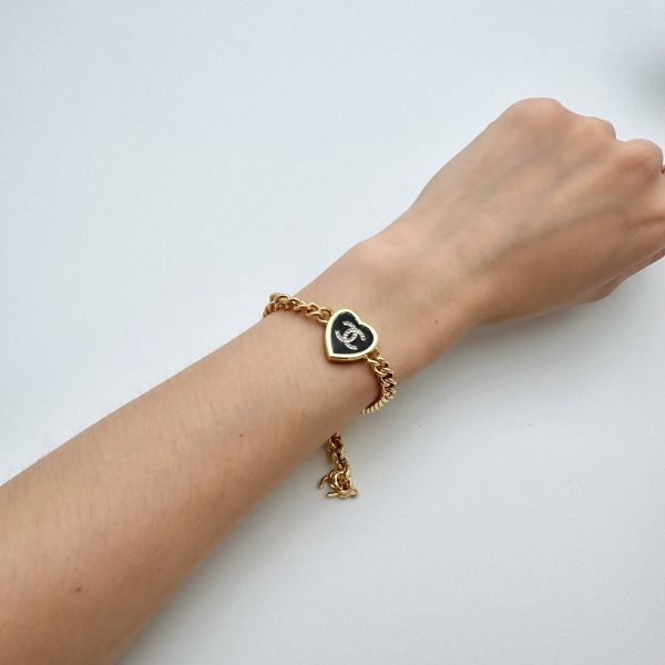 Chanel黑金愛心手鍊 