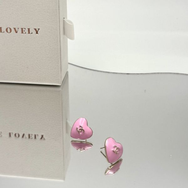 Chanel粉色愛心耳環 