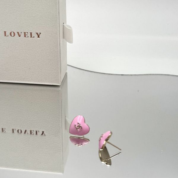 Chanel粉色愛心耳環 