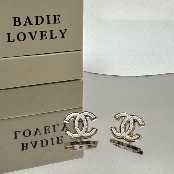 Chanel白金格紋耳環 
