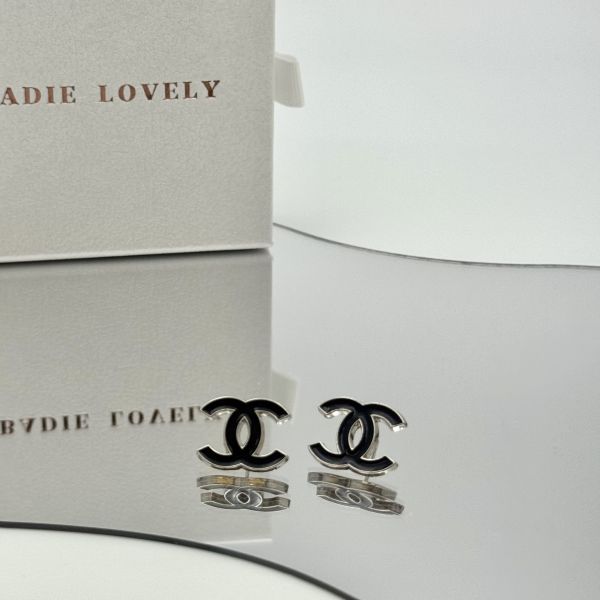 Chanel黑色銀邊耳環 