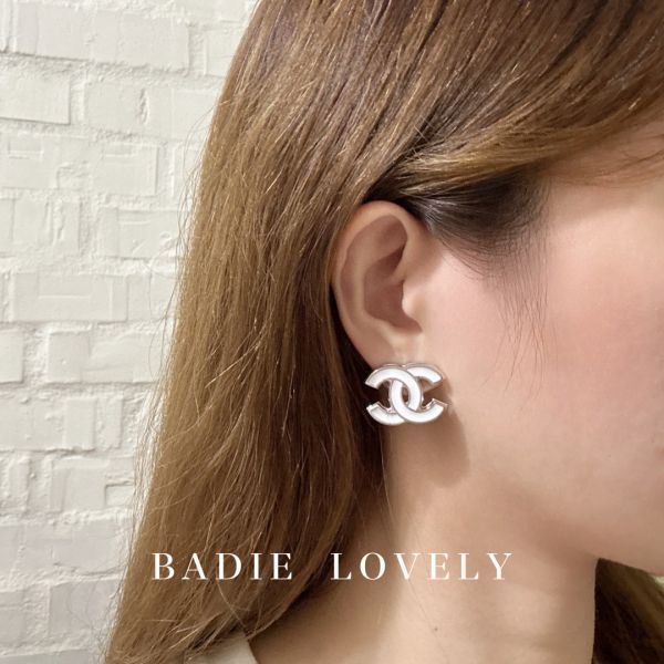 Chanel白銀琺瑯耳環 