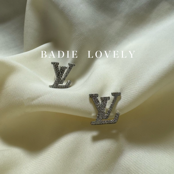 LV 銀色細鑽logo耳環 