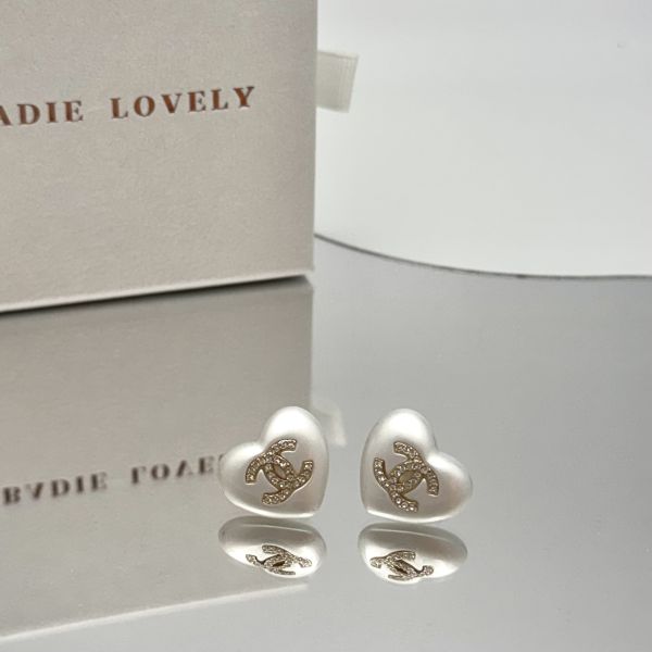 Chanel白珍珠愛心水鑽耳環 