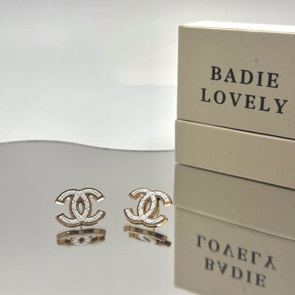 Chanel白金格紋耳環 