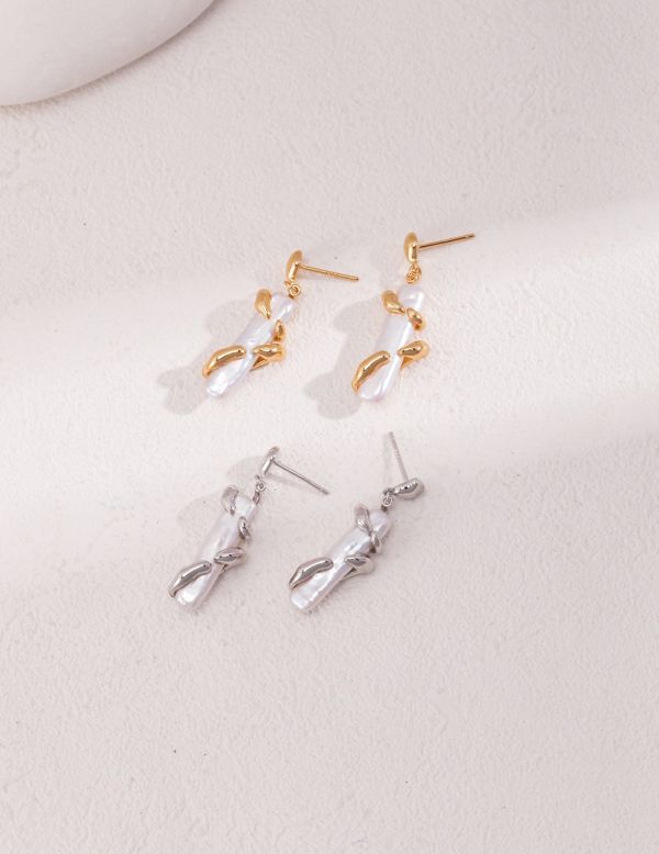 Elyra｜珍珠吊墜耳環 