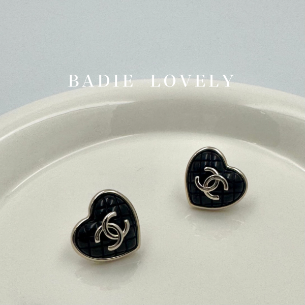 Chanel黑金菠蘿愛心耳環 