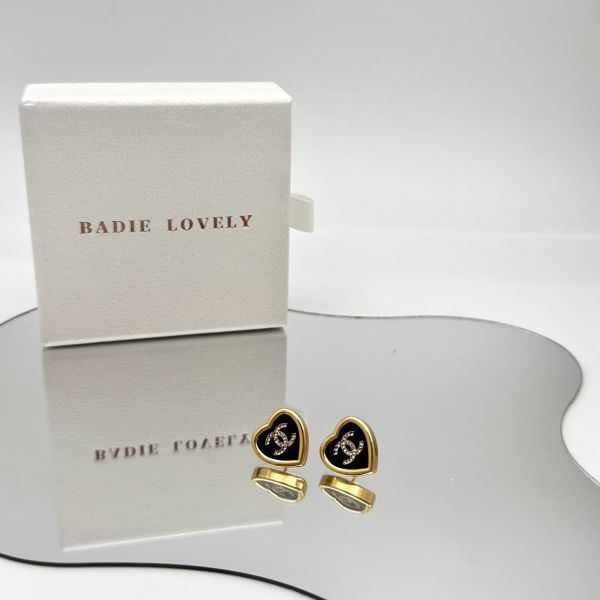 Chanel黑金琺瑯愛心耳環 